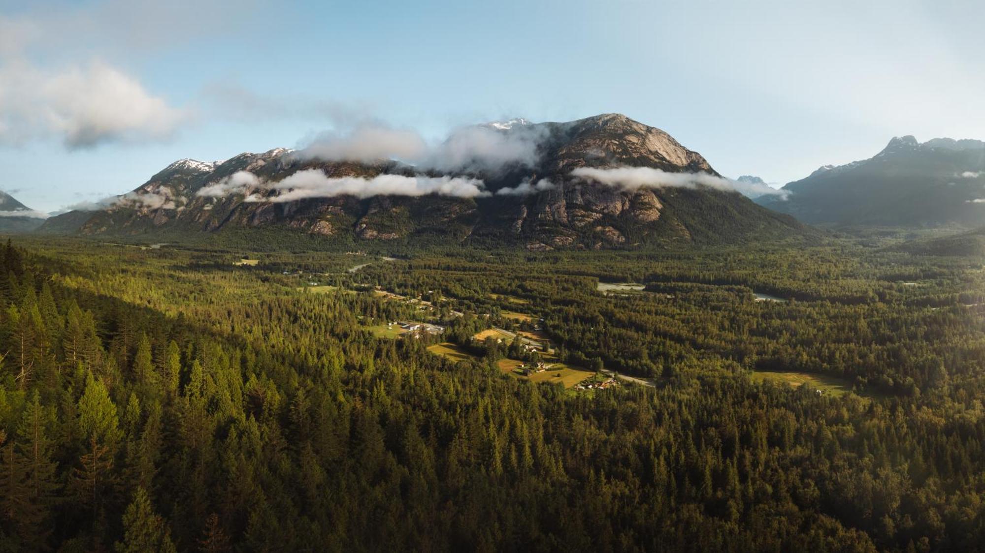 Bella Coola Grizzly Tours And Resort Hagensborg ภายนอก รูปภาพ