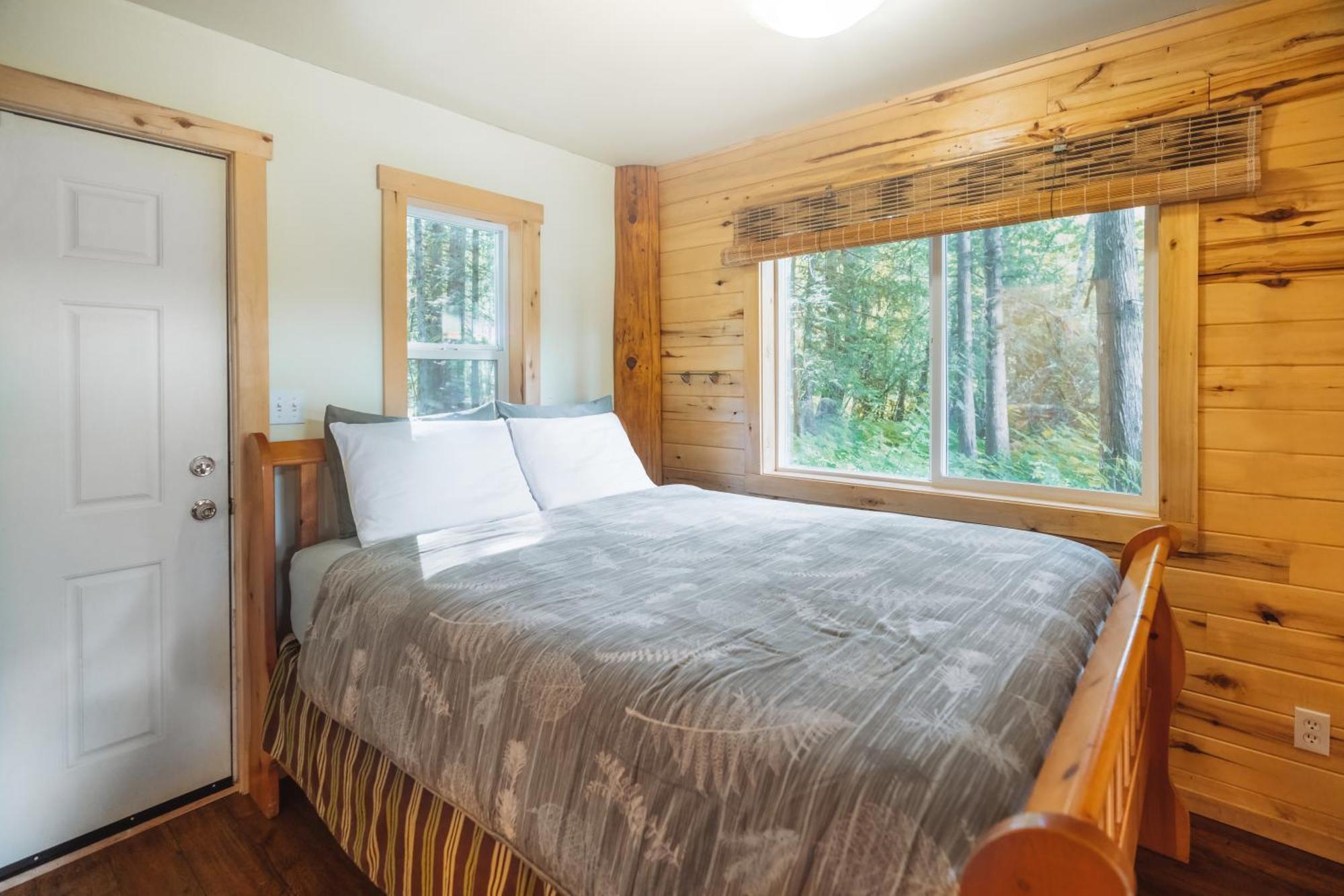 Bella Coola Grizzly Tours And Resort Hagensborg ภายนอก รูปภาพ