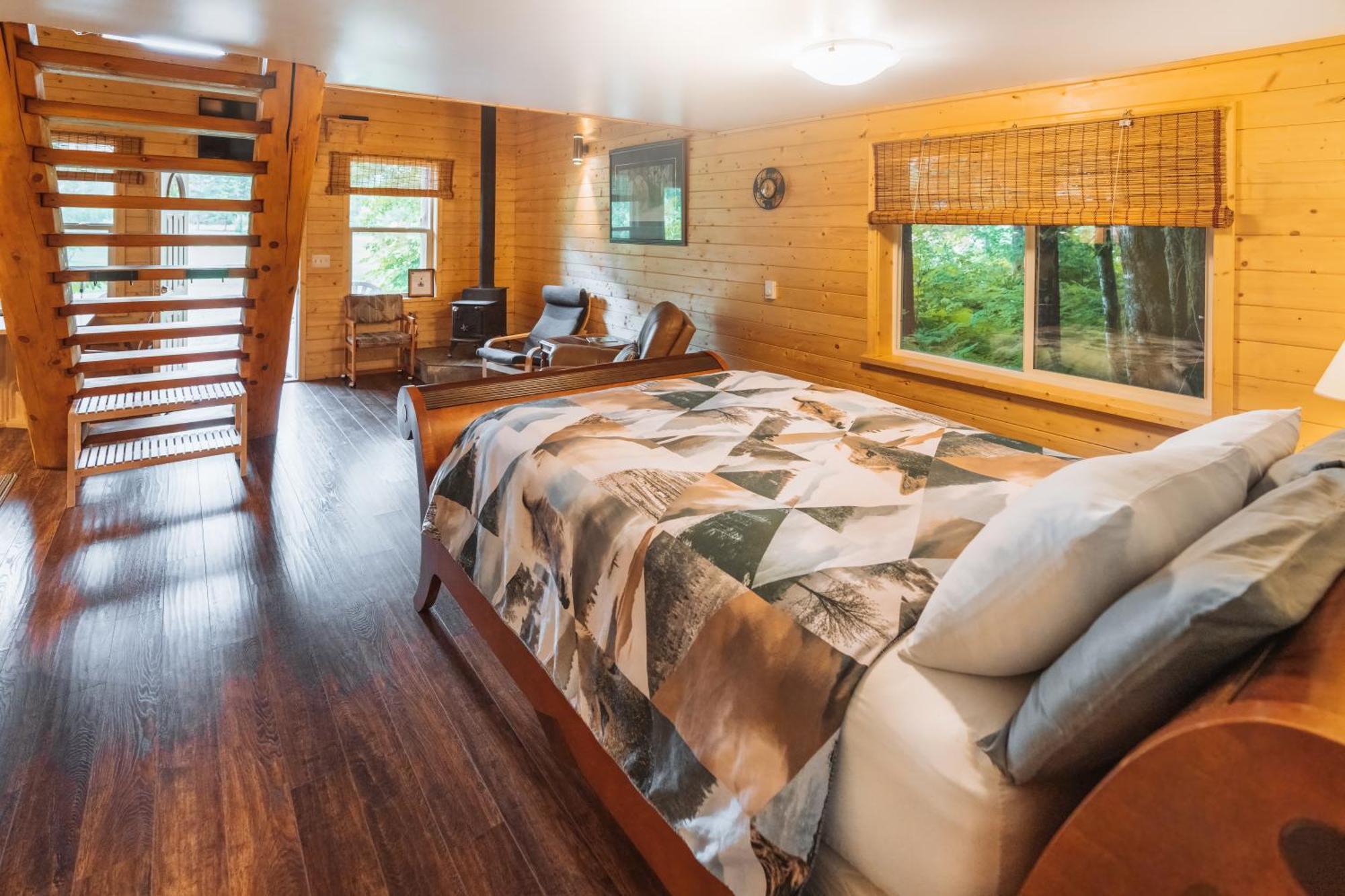 Bella Coola Grizzly Tours And Resort Hagensborg ภายนอก รูปภาพ
