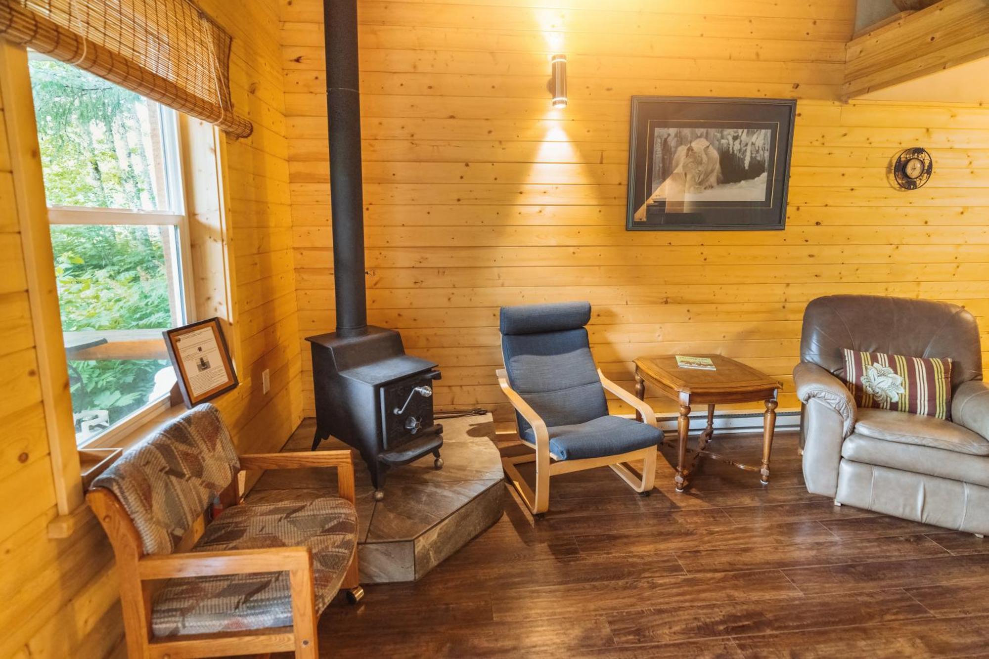 Bella Coola Grizzly Tours And Resort Hagensborg ภายนอก รูปภาพ
