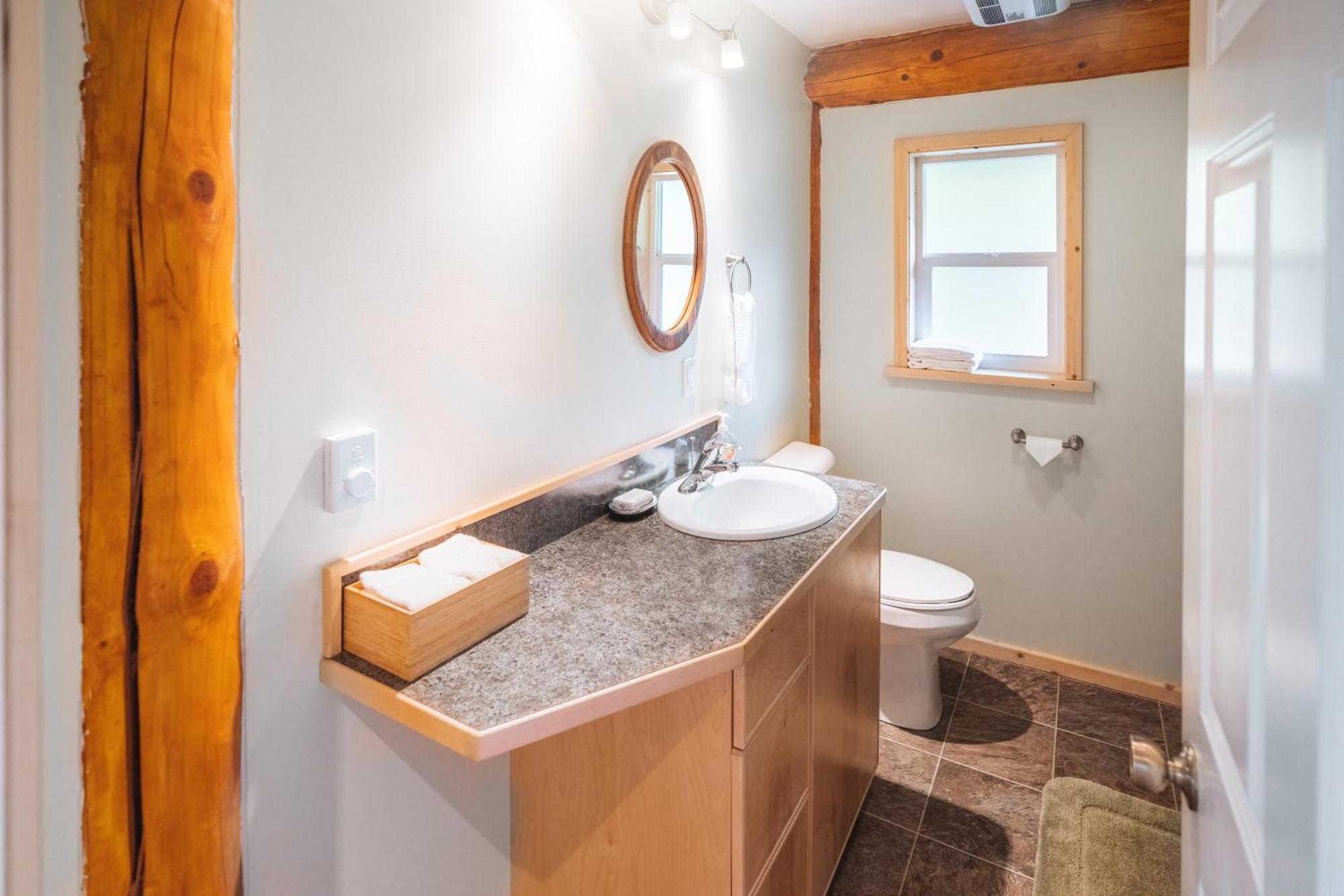Bella Coola Grizzly Tours And Resort Hagensborg ภายนอก รูปภาพ