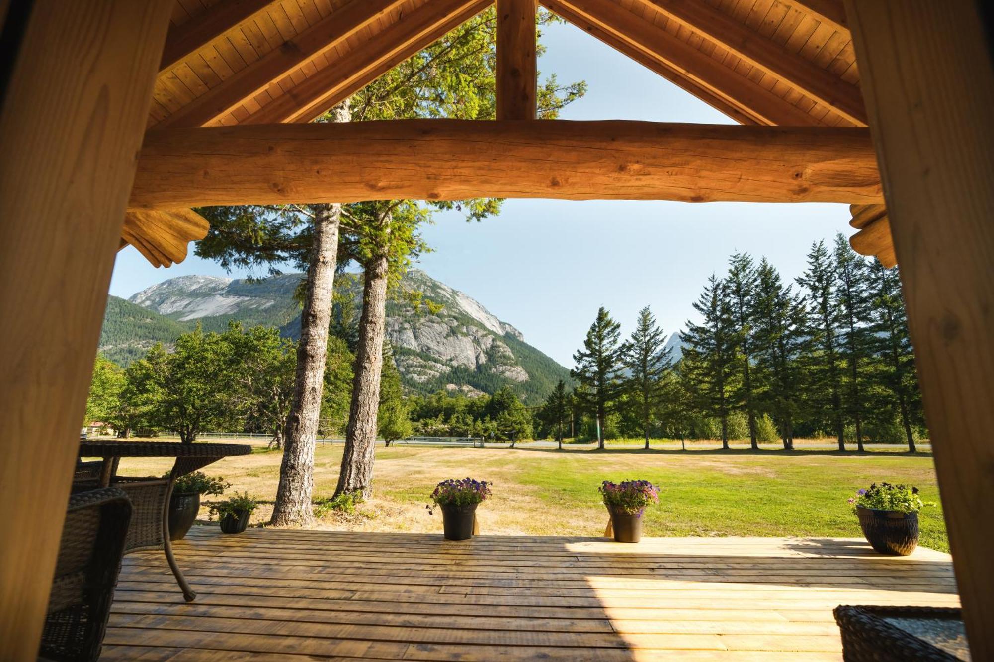 Bella Coola Grizzly Tours And Resort Hagensborg ภายนอก รูปภาพ