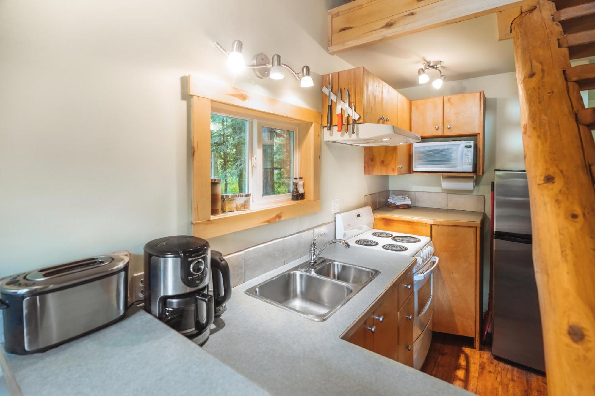 Bella Coola Grizzly Tours And Resort Hagensborg ภายนอก รูปภาพ