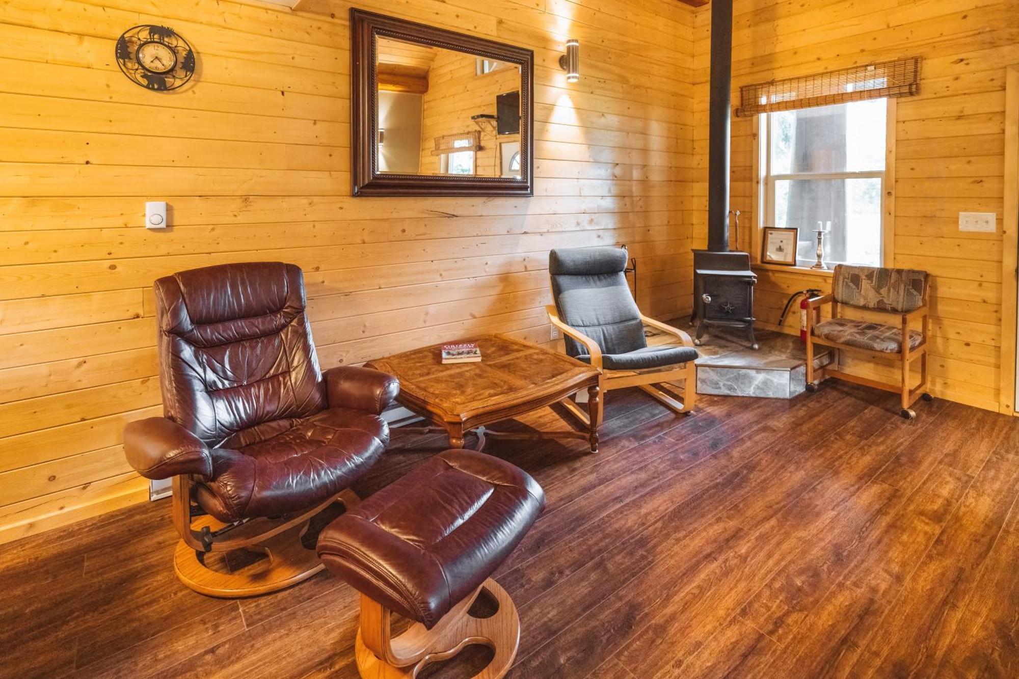 Bella Coola Grizzly Tours And Resort Hagensborg ภายนอก รูปภาพ