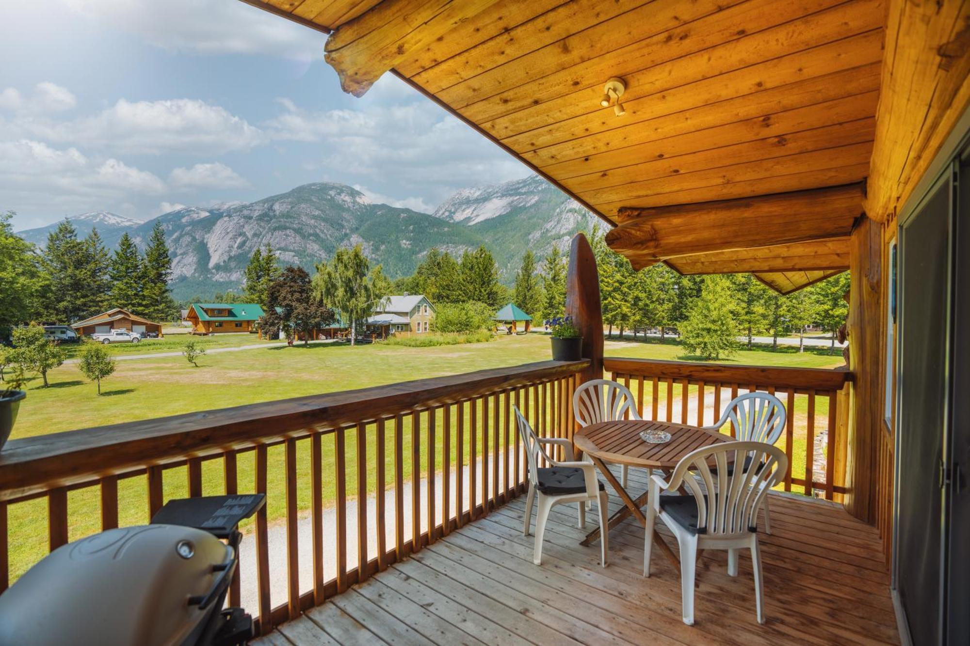 Bella Coola Grizzly Tours And Resort Hagensborg ภายนอก รูปภาพ